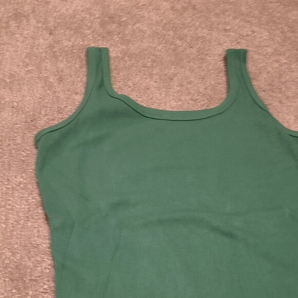 🔥3/$42 w FREE SHIPPING🔥 NWOT Green crop top - Picture 2 of 4
